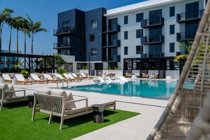 Outdoor pool - King Bed, Stocked Kitchen, Pickleball Court, Resort Pool, Gym, Minutes to Beach (Fort Lauderdale)