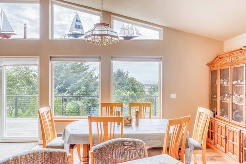Beach Swagger | Bay Views & Coastal Escape