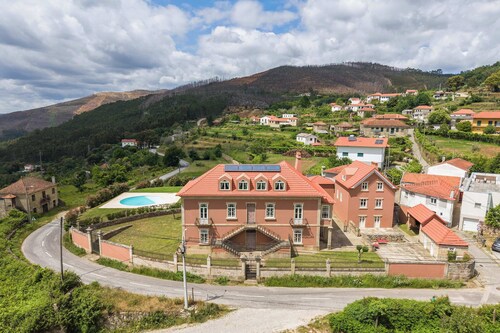 8 Rooms in Noronha Lima Hotel by HostWise