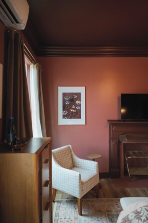 Living area - Canary Yellow Coffee and Boutique Shop Inn Suite - The Rose Cordovan (Wilmington)