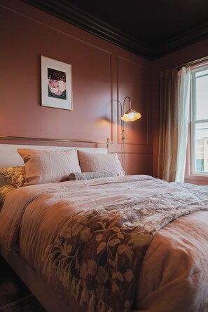 Room - Canary Yellow Coffee and Boutique Shop Inn Suite - The Rose Cordovan (Wilmington)