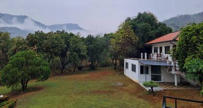 Mountain Front Family Home Big Balcony For 4 Rare Birds, Bikes