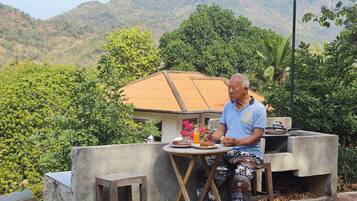 House, 2 Bedrooms, Balcony, Garden View | Outdoor dining