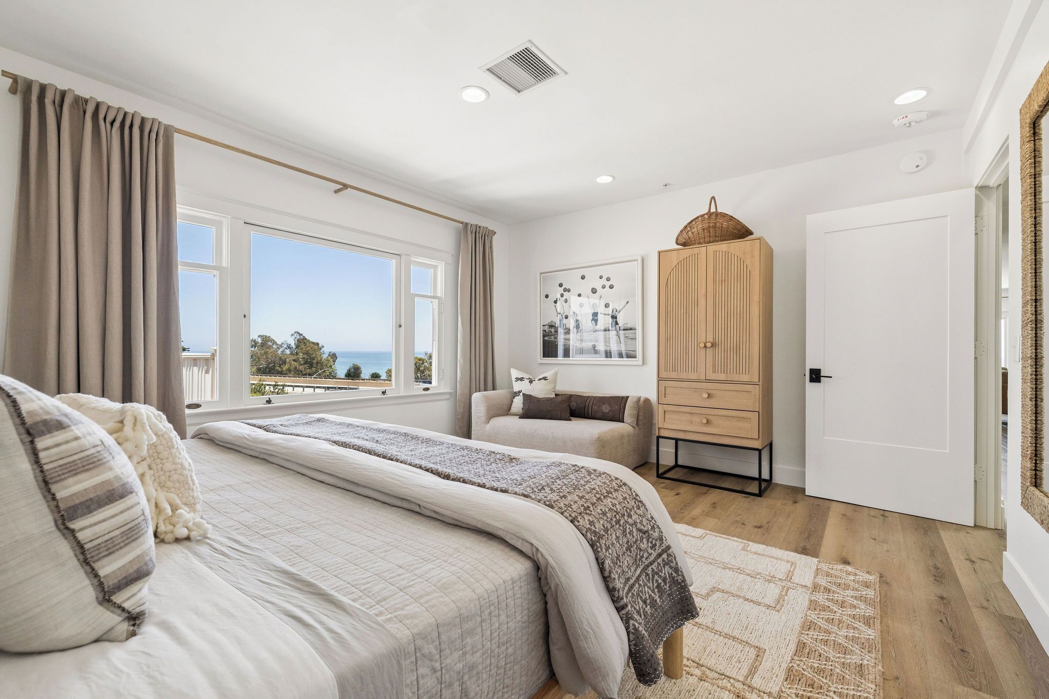 Design Apartment, 2 Bedrooms, Pets allowed, Ocean View | In-room safe, blackout curtains, iron/ironing board, free WiFi