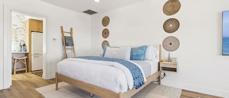 Suite estudio de lujo, varias camas, patio, vista al océano | Caja de seguridad en la habitación y cortinas blackout