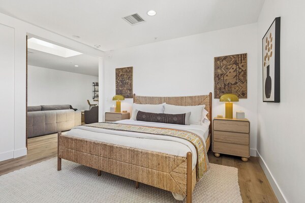 The Big Yellow House Lofts By The Beach - Santa Barbara, CA
