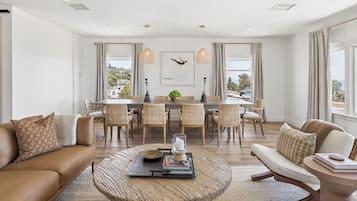 Design Apartment, 2 Bedrooms, Pets Allowed, Ocean View | Dining