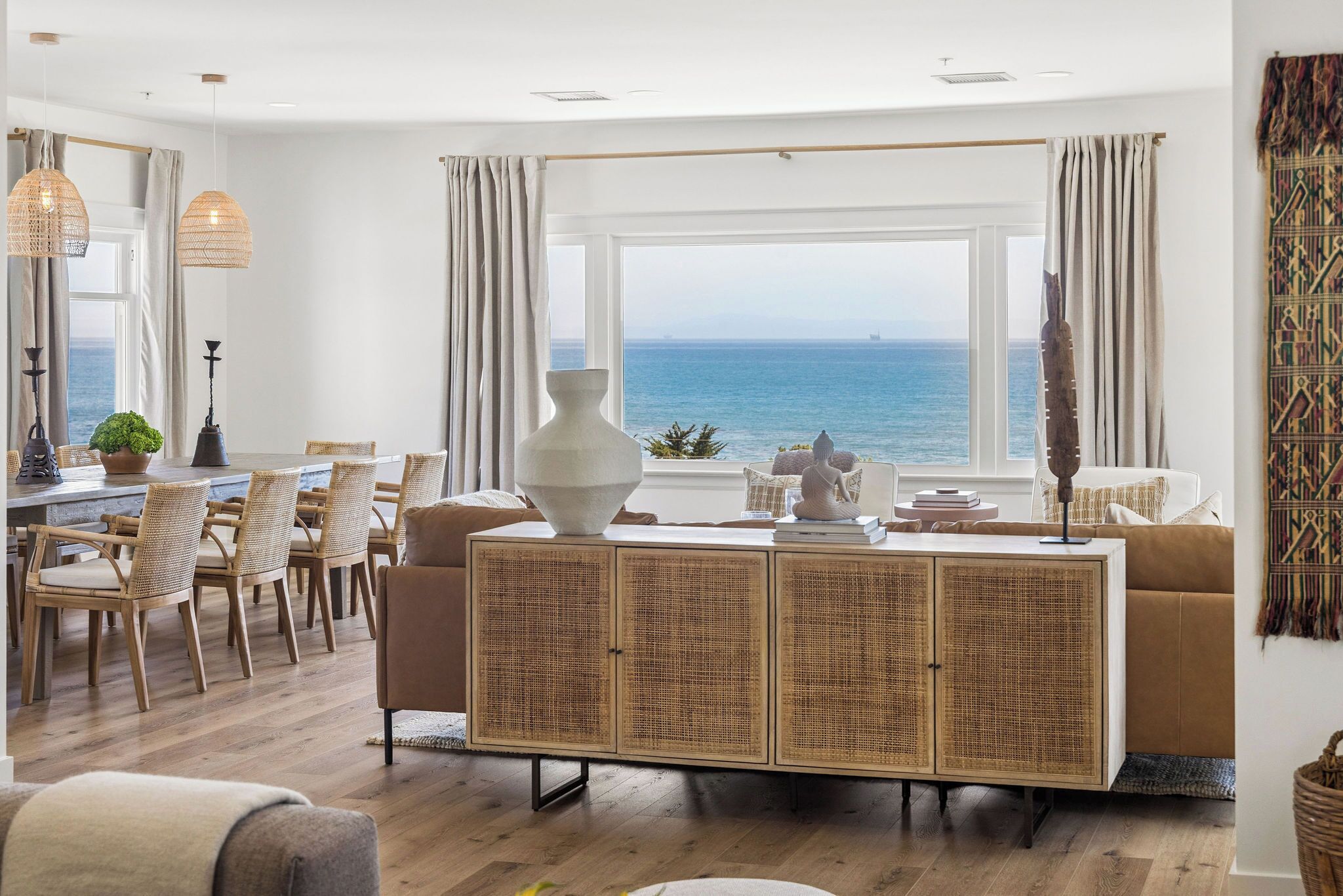 Design Apartment, 2 Bedrooms, Pets Allowed, Ocean View | Living area