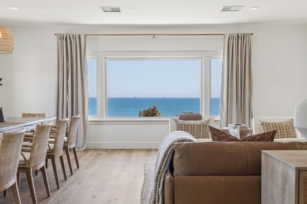 Design-Apartment, 2 Schlafzimmer, Haustiere gestattet, Meerblick | Wohnbereich