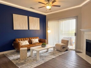 Smart TV, fireplace - Scottsdale Stay  Near Spring Training Games (Scottsdale)