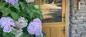 A cozy country cottage, L'Hôtel Neuf welcomes you from April through September!