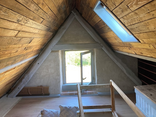 A cozy country cottage, L'Hôtel Neuf welcomes you from April through September!