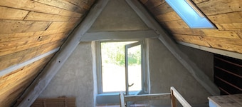 A cozy country cottage, L'Hôtel Neuf welcomes you from April through September!