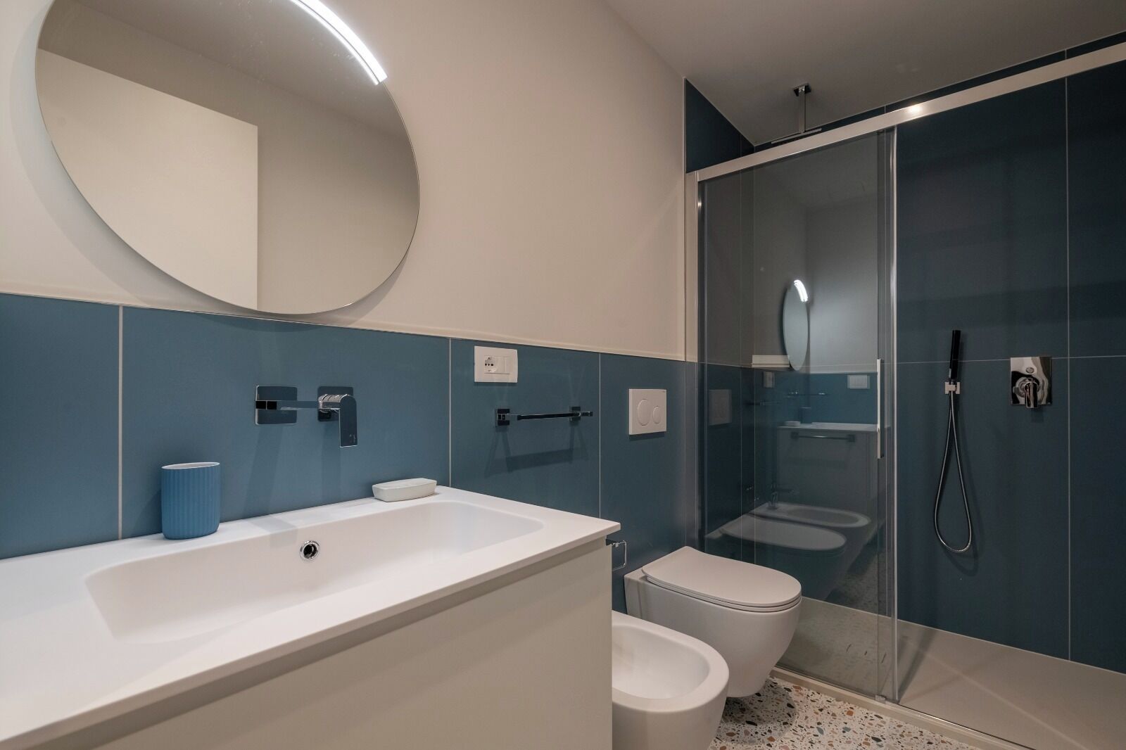 Deluxe Room, 1 Queen Bed, City View | Bathroom | Shower, hair dryer, towels, soap