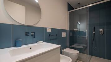 Deluxe Room, 1 Queen Bed, City View | Bathroom | Shower, hair dryer, towels, soap