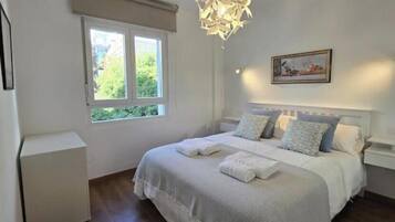 3 chambres, fer et planche à repasser, Wi-Fi, draps fournis