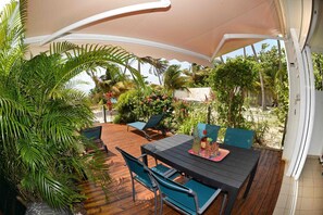 Outdoor dining - Vrbo Property (Sainte-Anne)