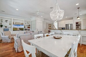 Dining - Beach Bums | Elevator | Multi-Level Porches | Easy Beach Access | Sleeps 10 | No Pets (Edisto Beach)