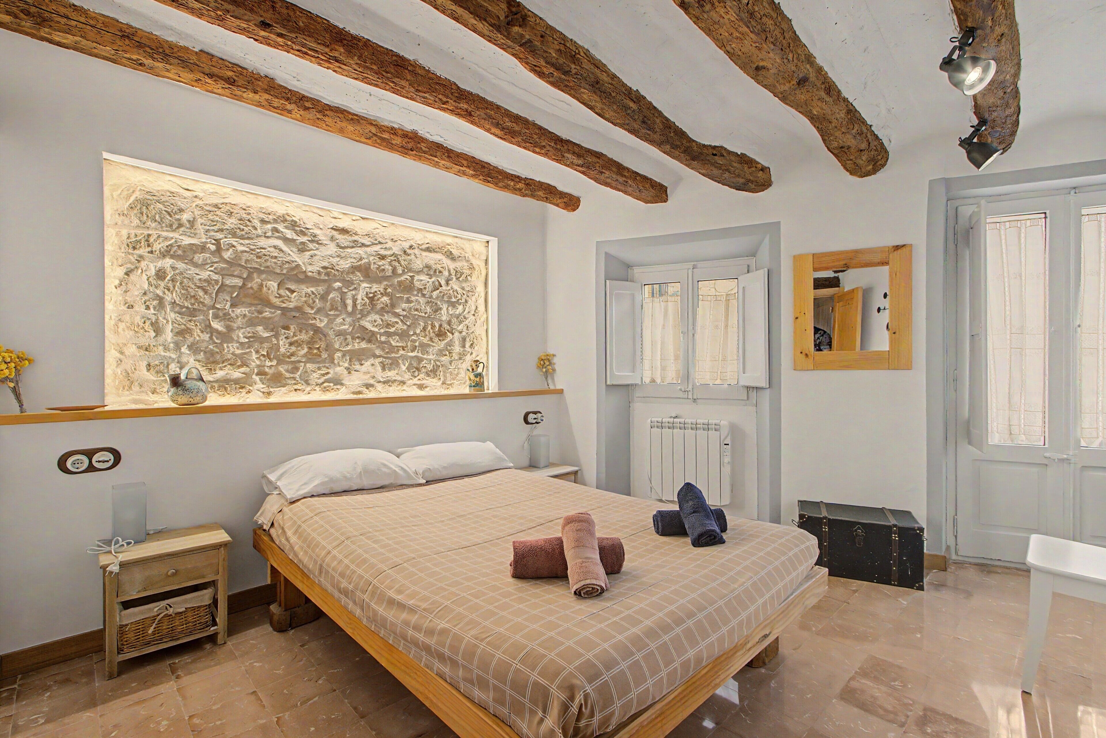 2 bedrooms, iron/ironing board, WiFi, bed sheets