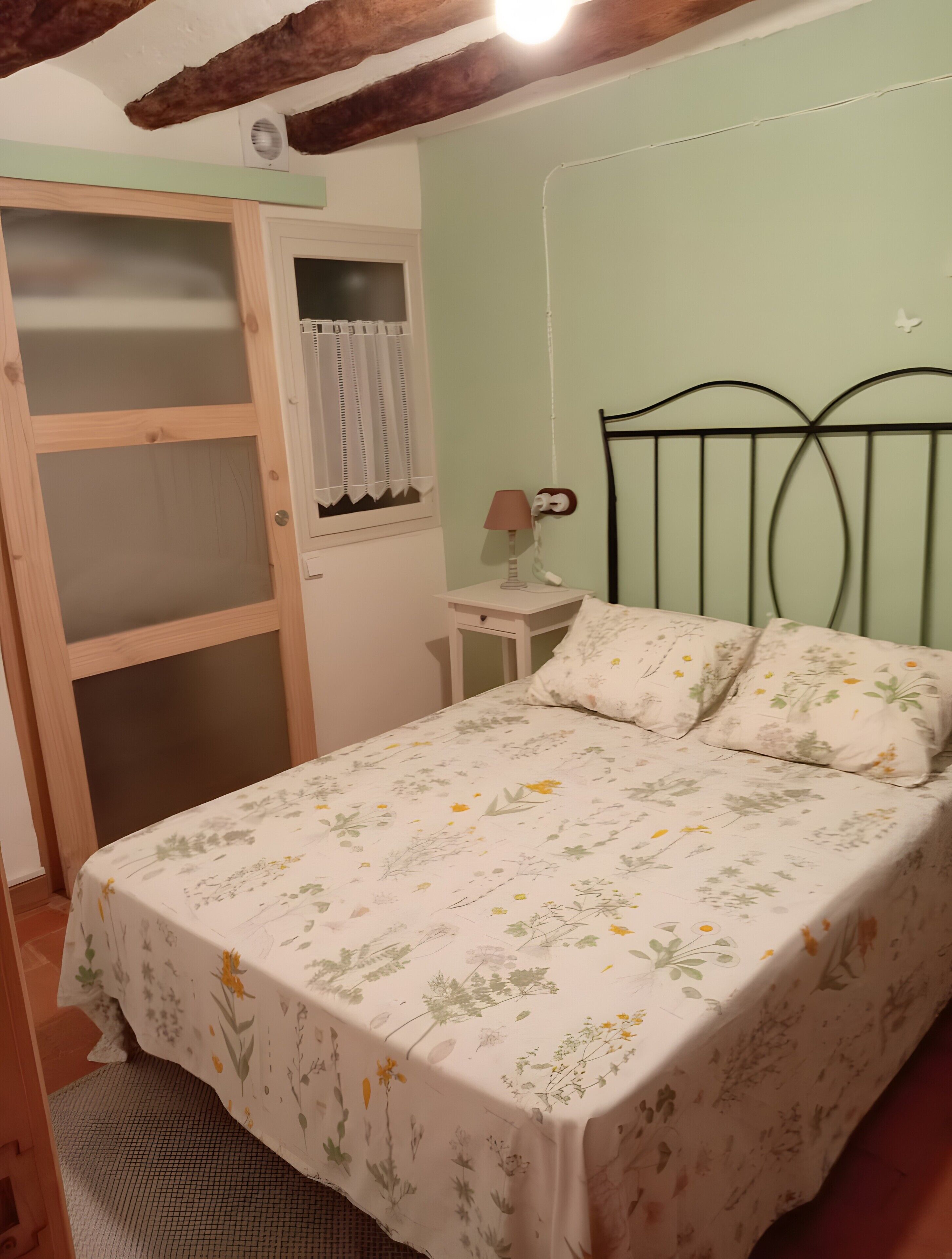 2 chambres, fer et planche à repasser, Wi-Fi, draps fournis