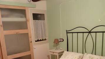 2 chambres, fer et planche à repasser, Wi-Fi, draps fournis
