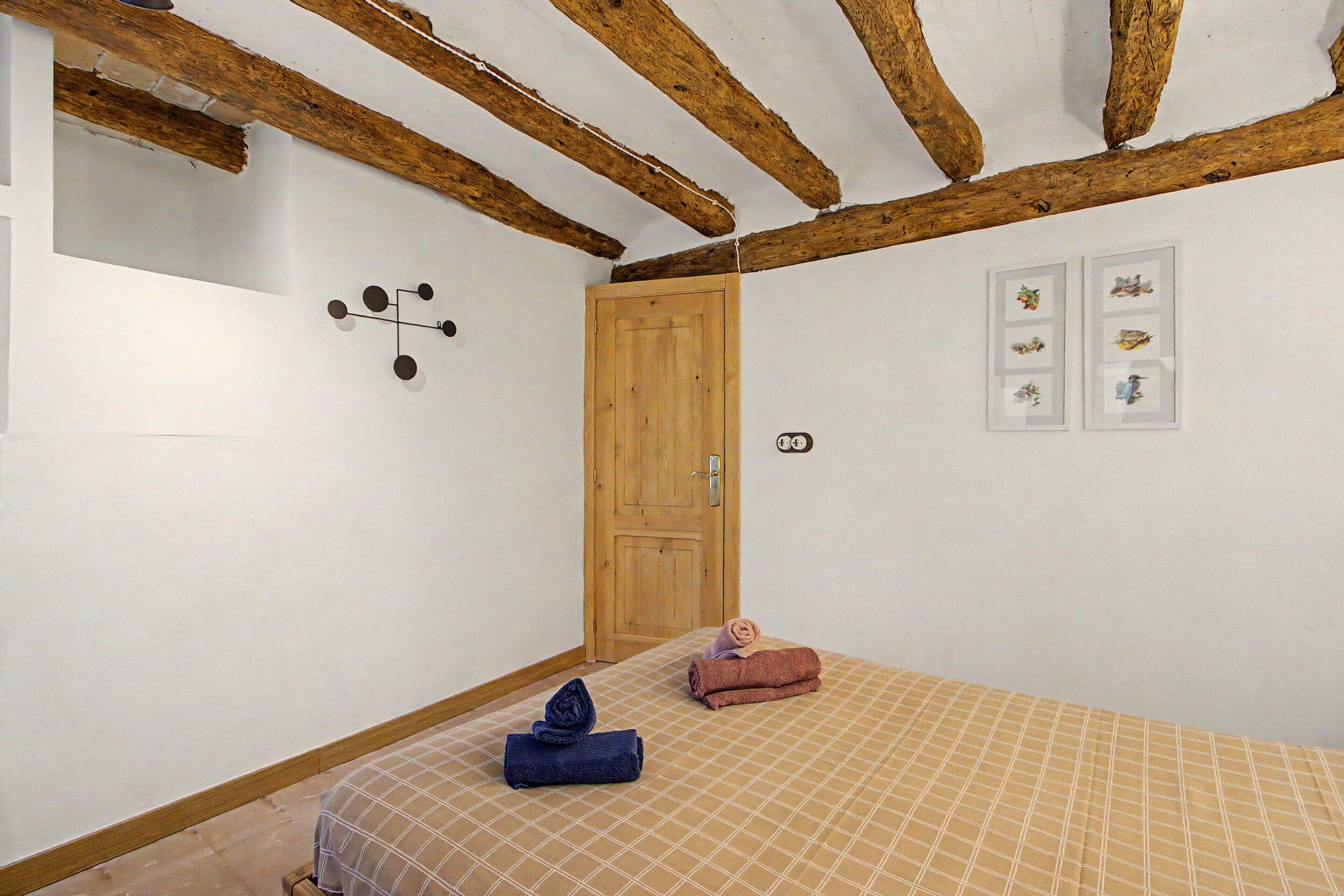 2 dormitorios, tabla de planchar con plancha, wifi y ropa de cama
