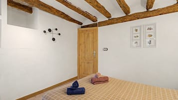 2 dormitorios, tabla de planchar con plancha, wifi y ropa de cama