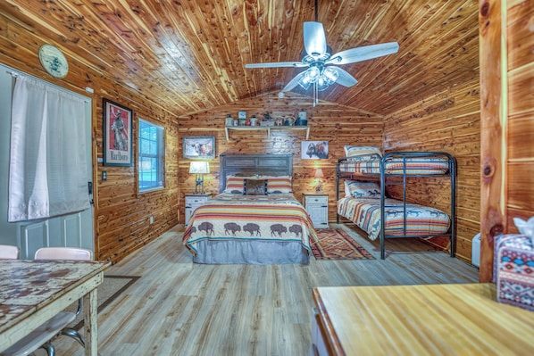 1 bedroom, iron/ironing board, WiFi (free), bed sheets