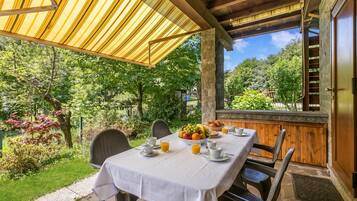 Family Chalet, 2 Bedrooms, 2 Bathrooms (Chalet La Gigliola) | Outdoor dining