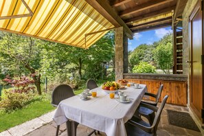 Chalet Keluarga, 2 kamar tidur, 2 kamar mandi (Chalet La Gigliola) | Tempat makan outdoor