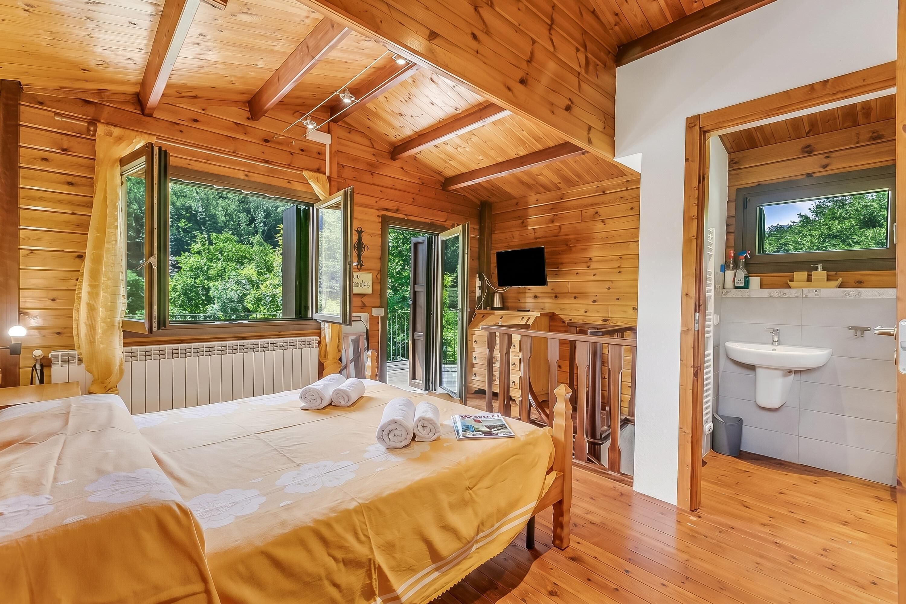 Family Chalet, 2 Bedrooms, 2 Bathrooms (Chalet La Gigliola) | 2 bedrooms