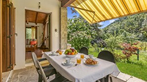 Family Chalet, 2 Bedrooms, 2 Bathrooms (Chalet La Gigliola) | Outdoor dining