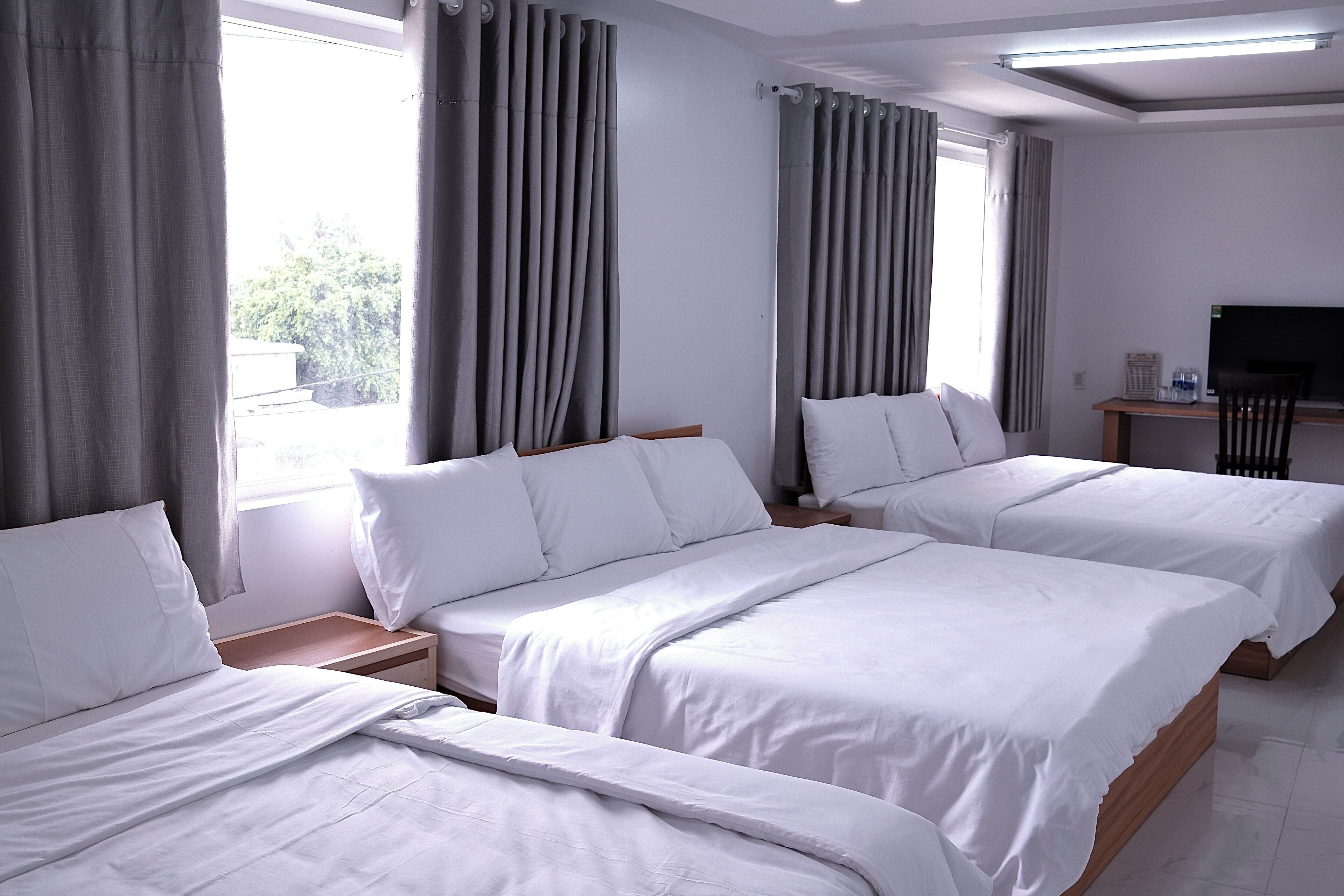 Deluxe Triple Room | Desk, laptop workspace, free WiFi