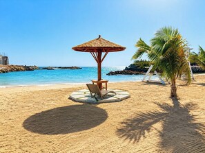 Beach nearby - Private Beach 2 Pools 2 Suites 3 Balconies (Ocho Rios)