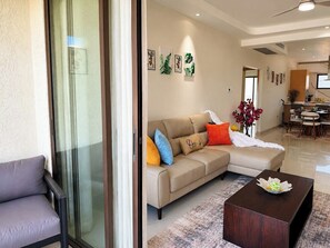TV - Private Beach 2 Pools 2 Suites 3 Balconies (Ocho Rios)