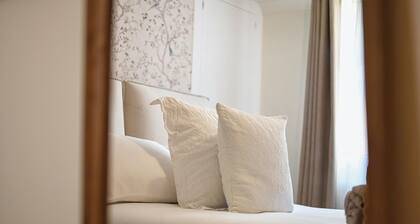 1 Bed - Sleeps 2 - Near Beach - Parking