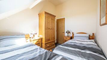 Cottage | 3 bedrooms, WiFi (free), individually decorated, individually furnished
