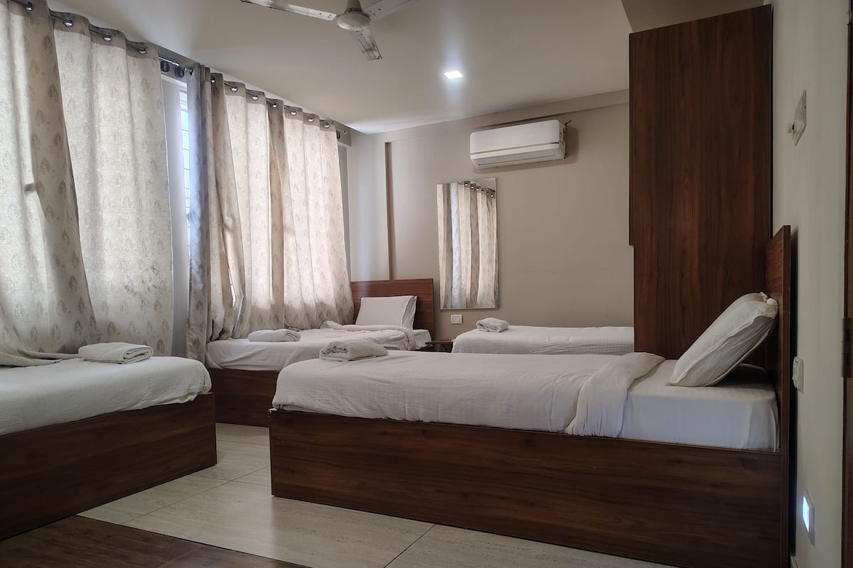 Habitación familiar | Escritorio, espacio para trabajar con un portátil, wifi gratis