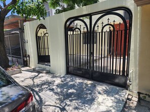 Exterior detail - Entire 2-bedroom house near the international airport and downtown Monterrey (San Nicolás de los Garza)