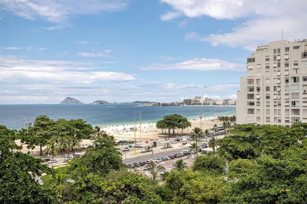 Deluxe Apartment, City View | Beach