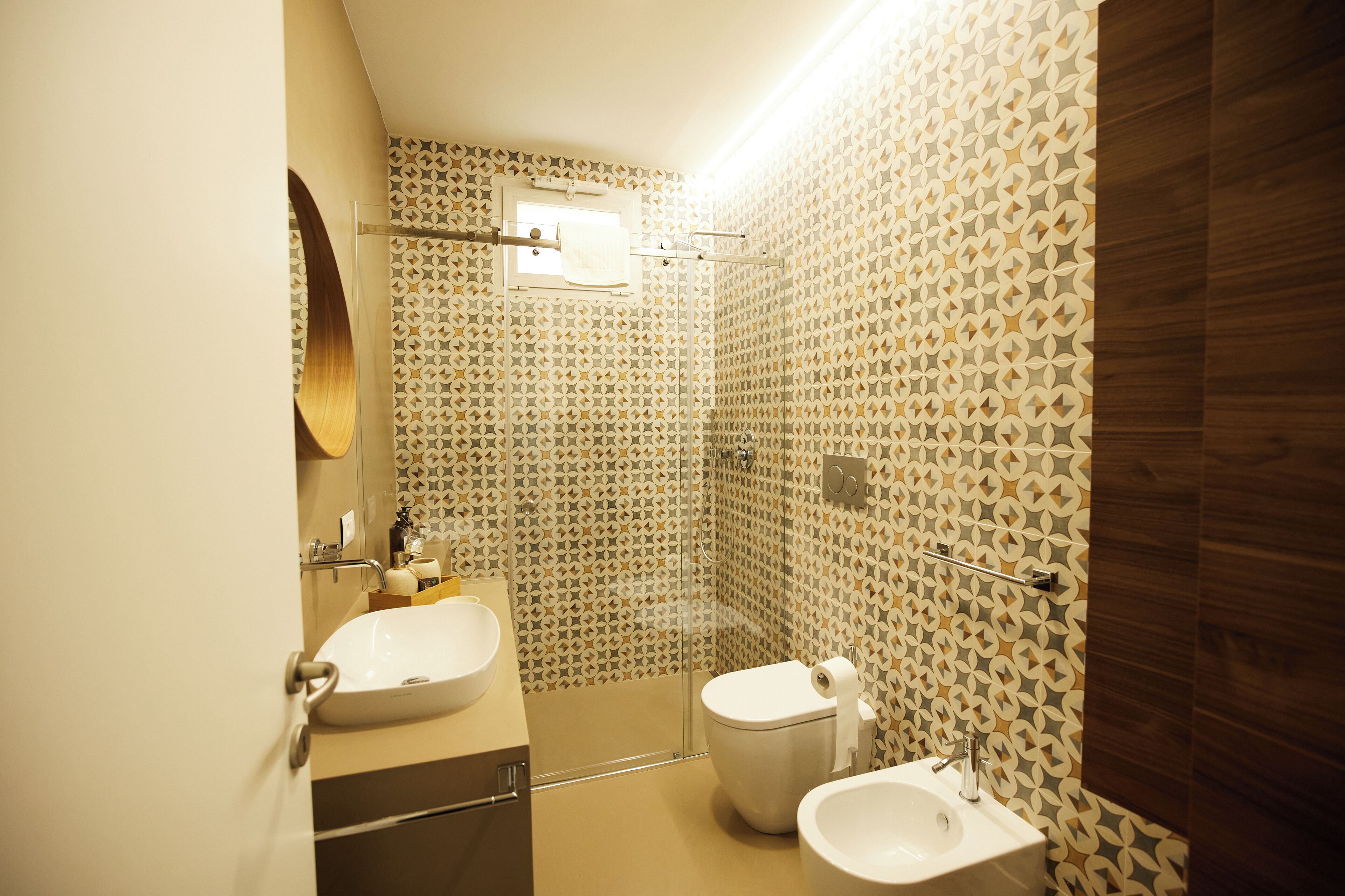 Villa Deluxe, vista a la bahía | Baño | Amenidades de baño gratuitas, secadora de cabello, bidet, toallas 