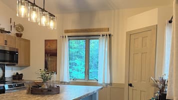 Coffee/tea maker, fridge, microwave, stovetop