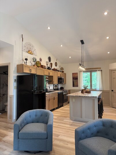 Brand new lakefront 2bed 2bath home private beach. Perfect vacation getaway!