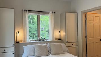 2 slaapkamers, een strijkplank/strijkijzer, reisbedje, gratis wifi