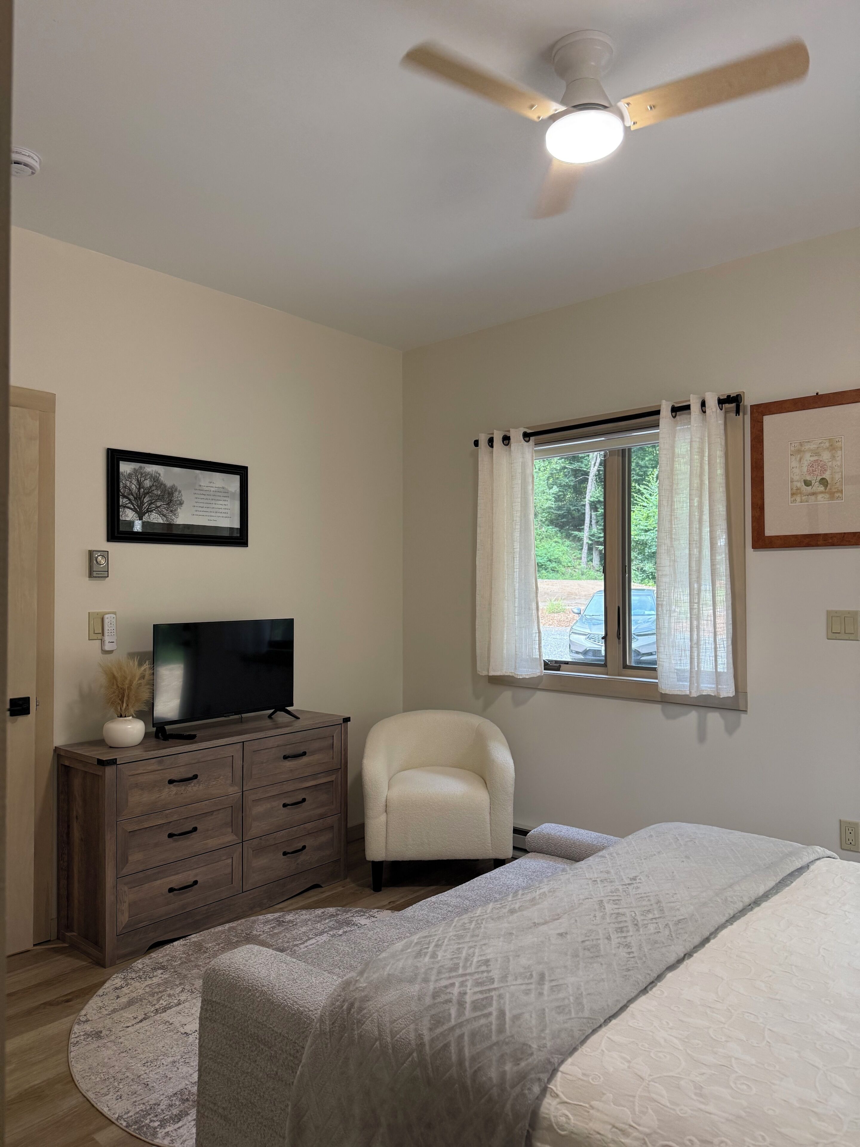 2 bedrooms, iron/ironing board, travel cot, free WiFi