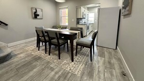 Dining - 2BR Sunny Haven Near Short North (Columbus)