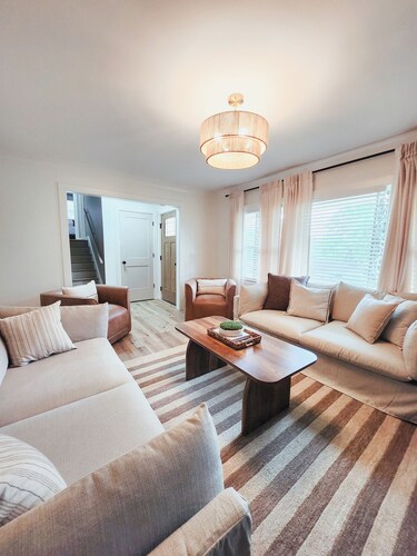 Game Room & Theater Home, Sleeps 12, 10 Min to Downtown Columbia