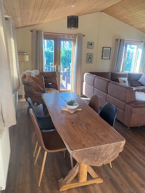 Dining - Cabin Sleeps 4 With Hot Tub and Parking (York)