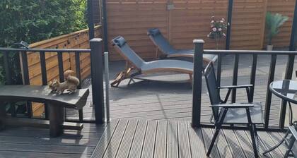 Cabin Sleeps 4 With Hot Tub and Parking