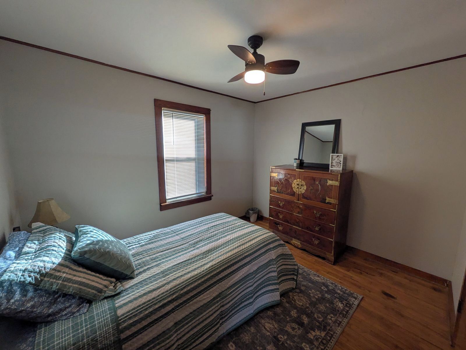 3 bedrooms, iron/ironing board, WiFi (free), bed sheets